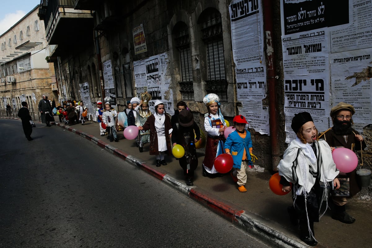 תיעוד מרהיב: ילדי ירושלים וביתר עילית מחופשים