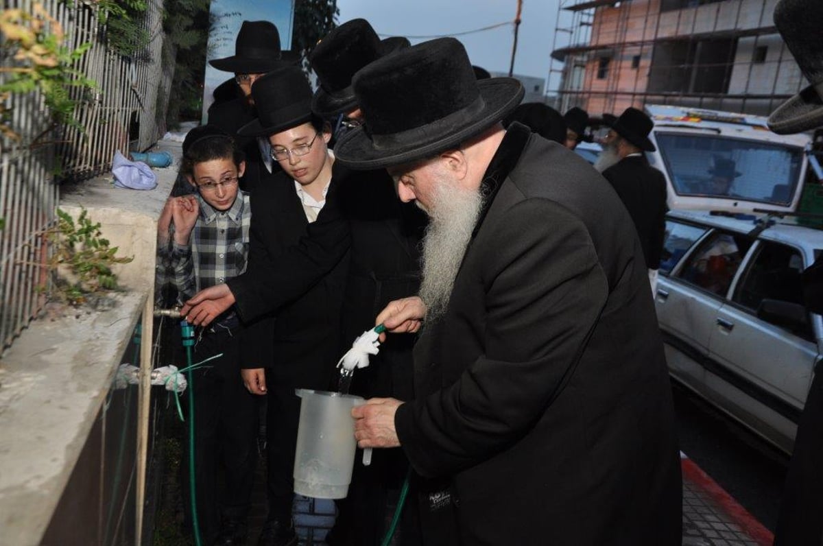 צפו: רבנים ב'מים שלנו' ואפיית מצות