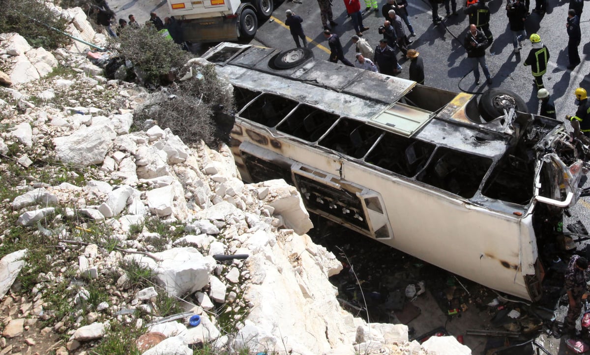 הודו: אוטובוס נפל מגשר 37 נהרגו