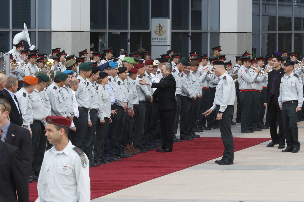 בוגי יעלון נכנס לתפקידו כשר הביטחון: "חרדת קודש"