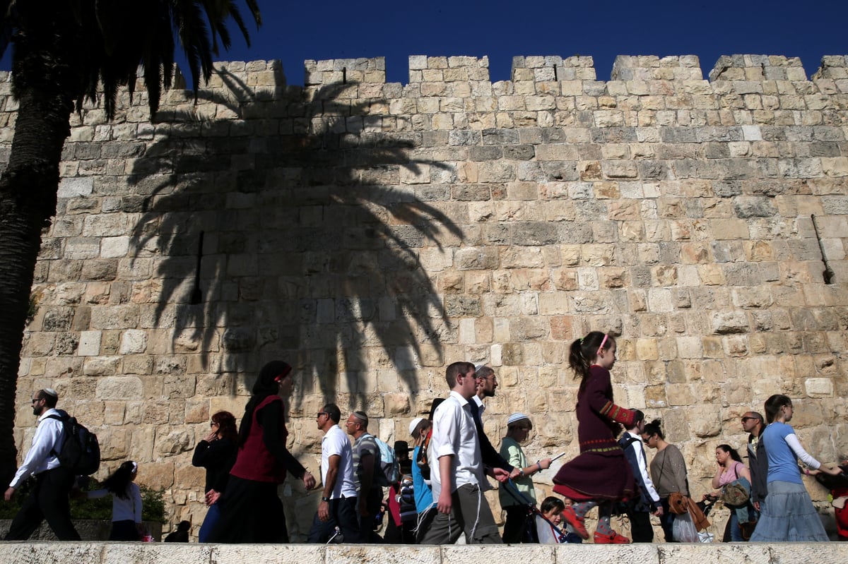 חול המועד: אלפים יצאו לבלות בפארקים • צפו בגלריה