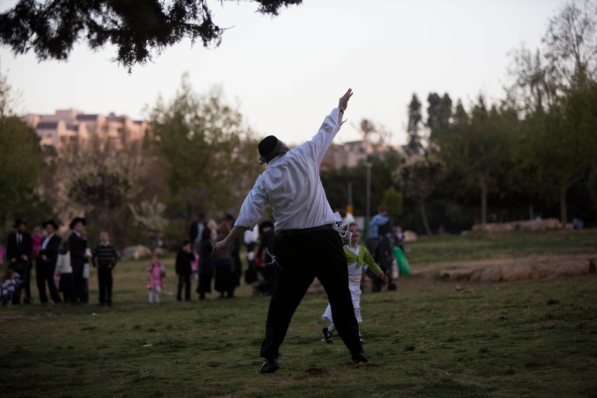 חול המועד: אלפים יצאו לבלות בפארקים • צפו בגלריה