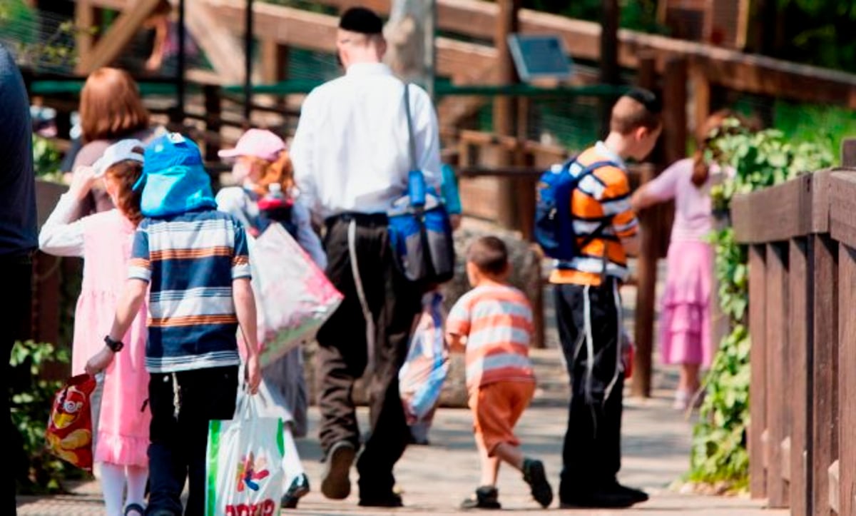 משפחה חרדית. למצולמים אין קשר לנאמר בכתבה