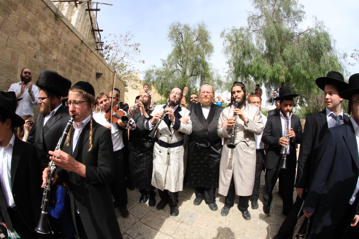 תהלוכת הכלייזמרים בירושלים • צפו