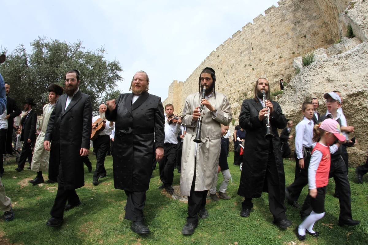 תהלוכת הכלייזמרים בירושלים • צפו