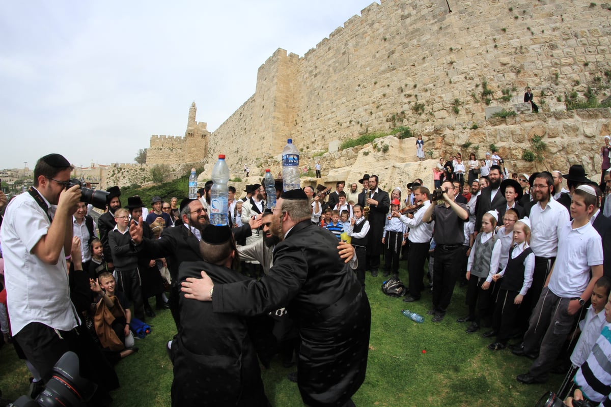 תהלוכת הכלייזמרים בירושלים • צפו