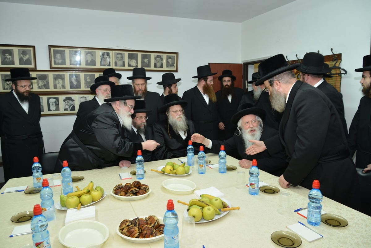 גדולי ישראל התכנסו: "לא לשנות מהדרך המסורה"