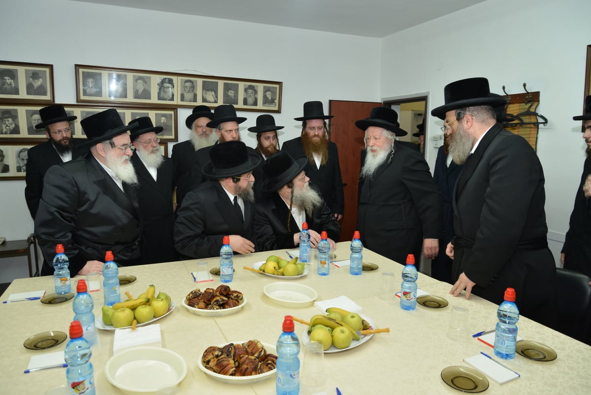 גדולי ישראל התכנסו: "לא לשנות מהדרך המסורה"