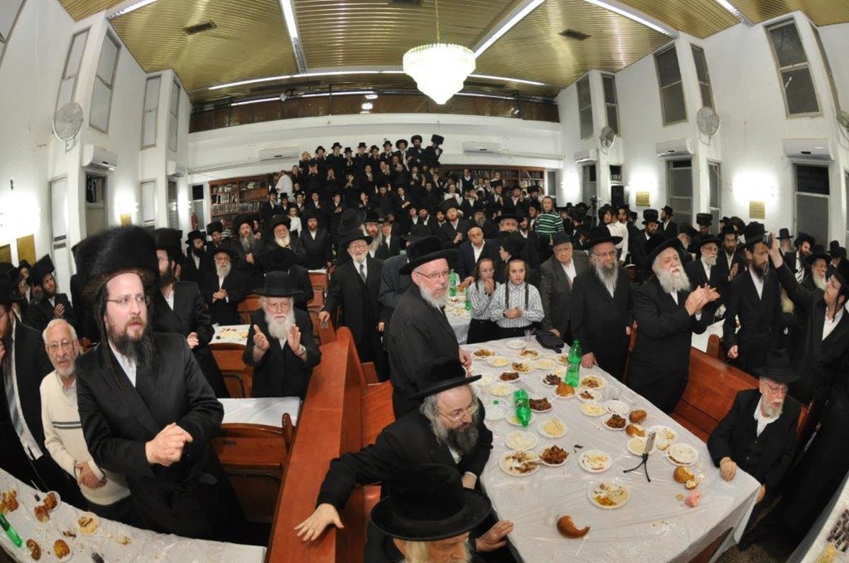 ספינקא: שמחת אירוסין יחד עם טיש יארצייט