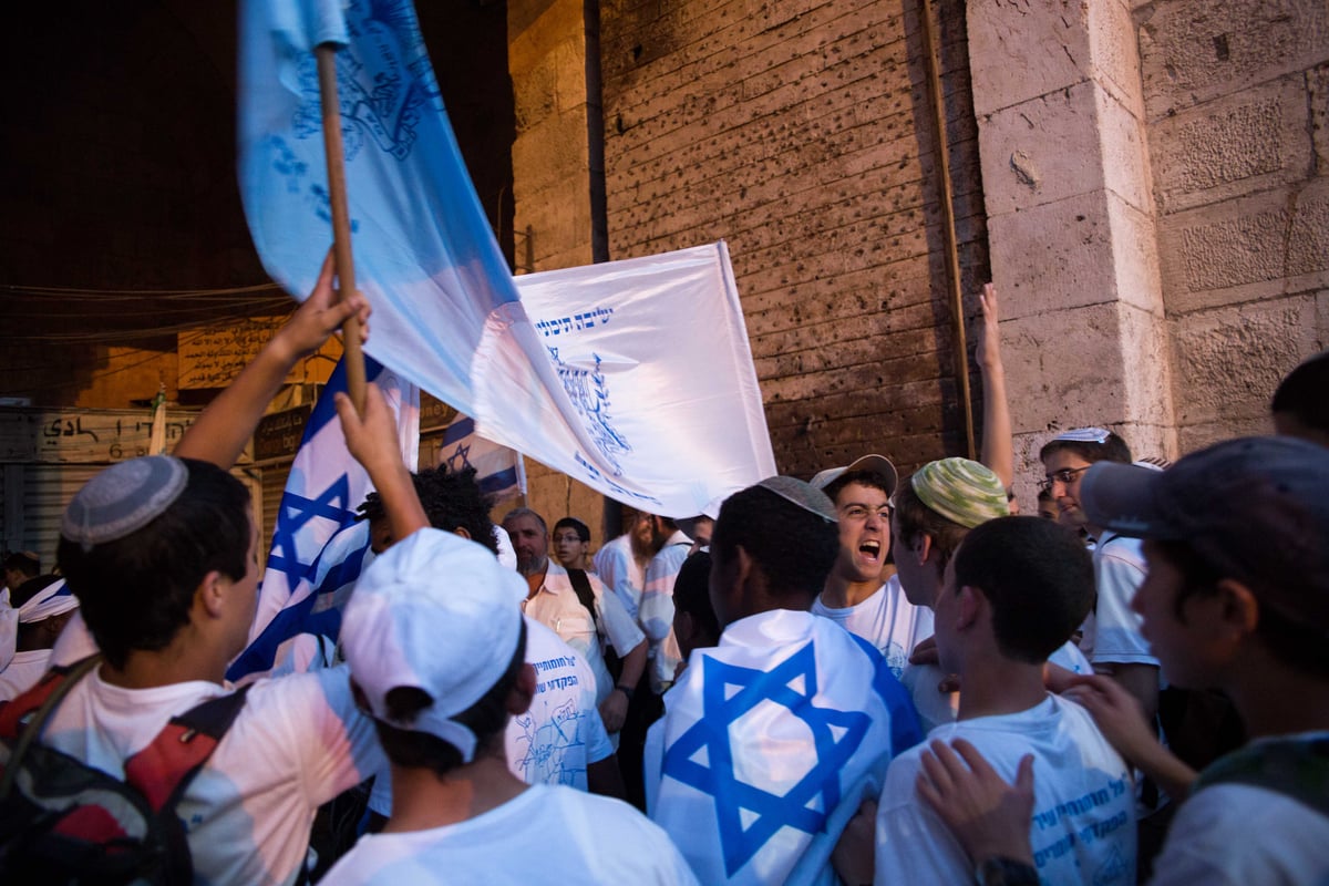 חגיגה שכזו: ריקוד דגלים ביום ירושלים • גלריה