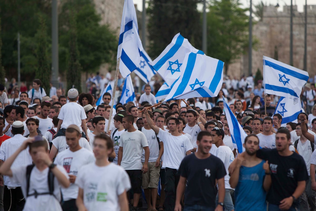 חגיגה שכזו: ריקוד דגלים ביום ירושלים • גלריה