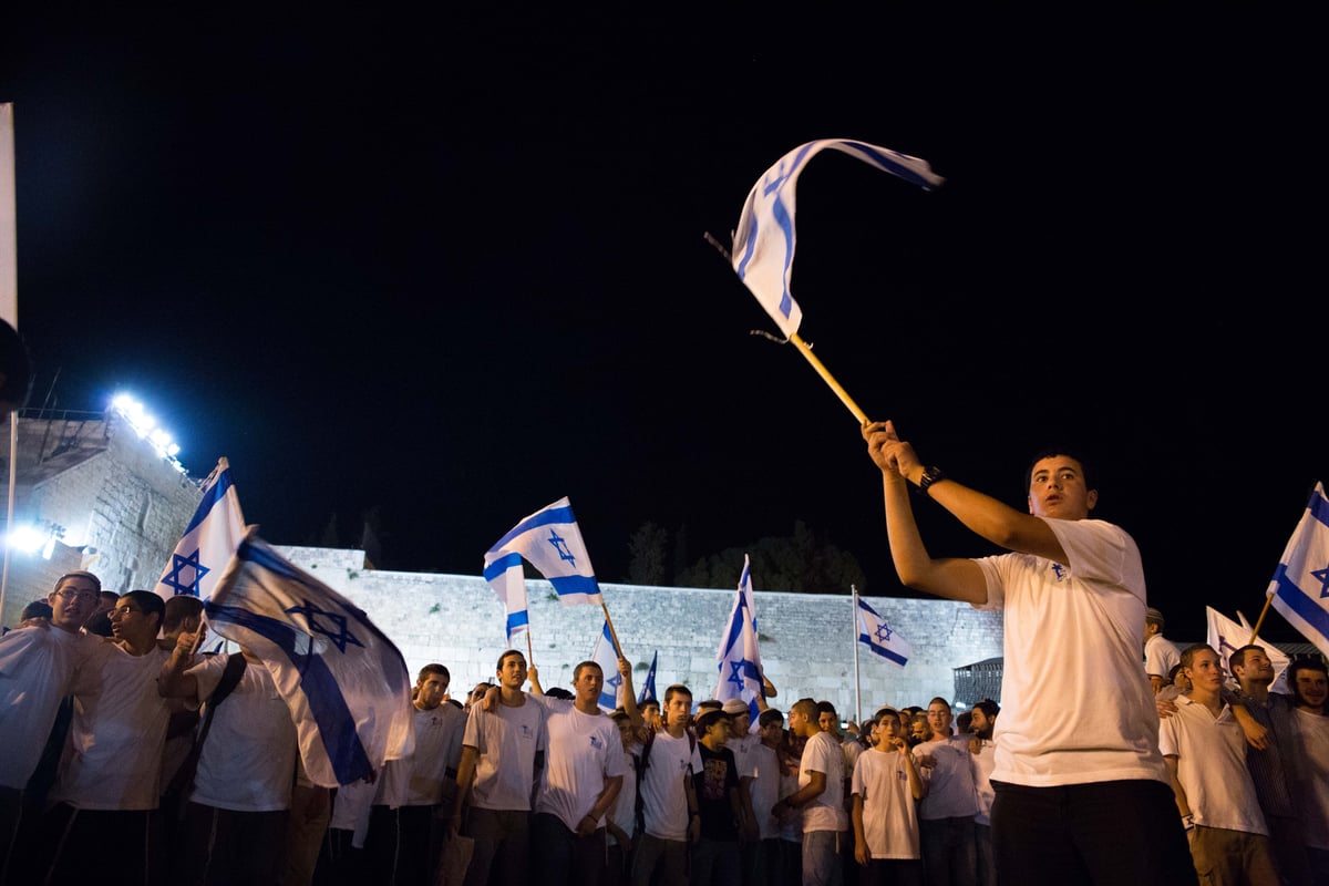 חגיגה שכזו: ריקוד דגלים ביום ירושלים • גלריה