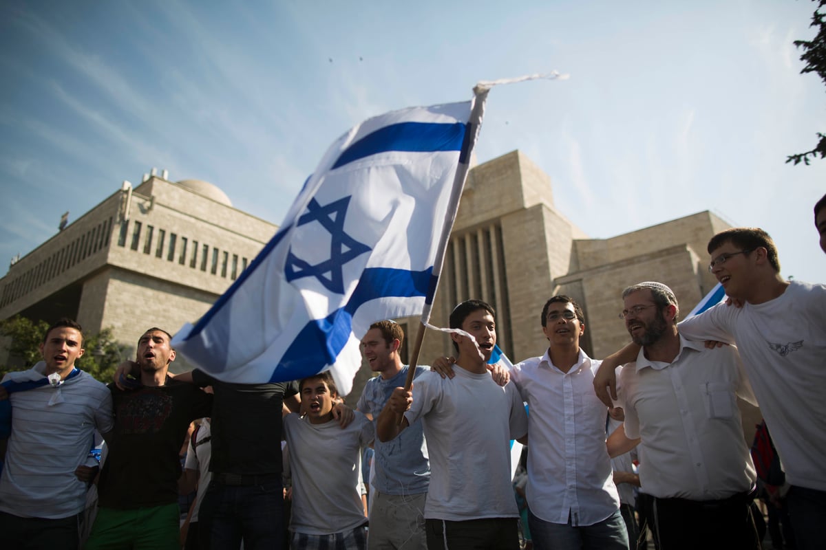 חגיגה שכזו: ריקוד דגלים ביום ירושלים • גלריה