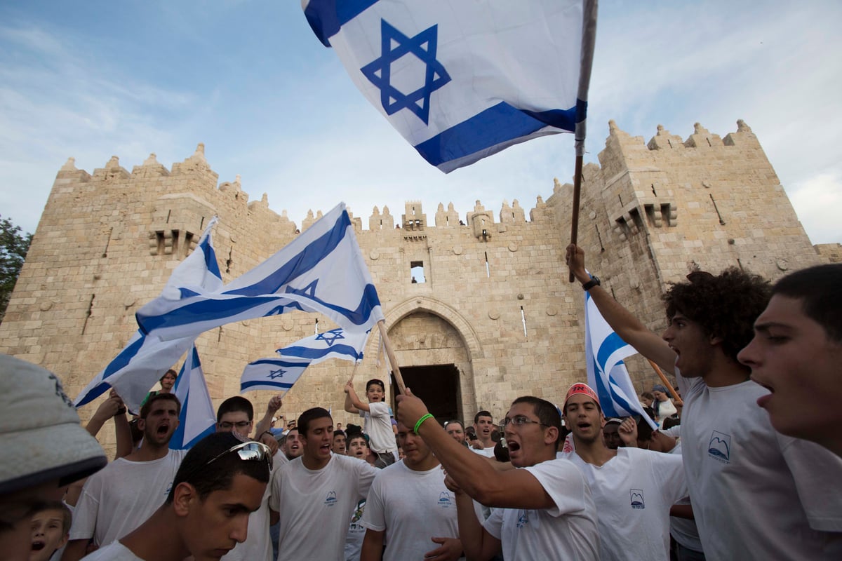 חגיגה שכזו: ריקוד דגלים ביום ירושלים • גלריה