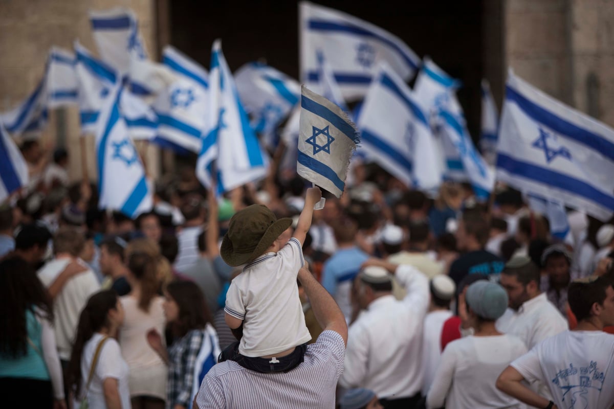 חגיגה שכזו: ריקוד דגלים ביום ירושלים • גלריה