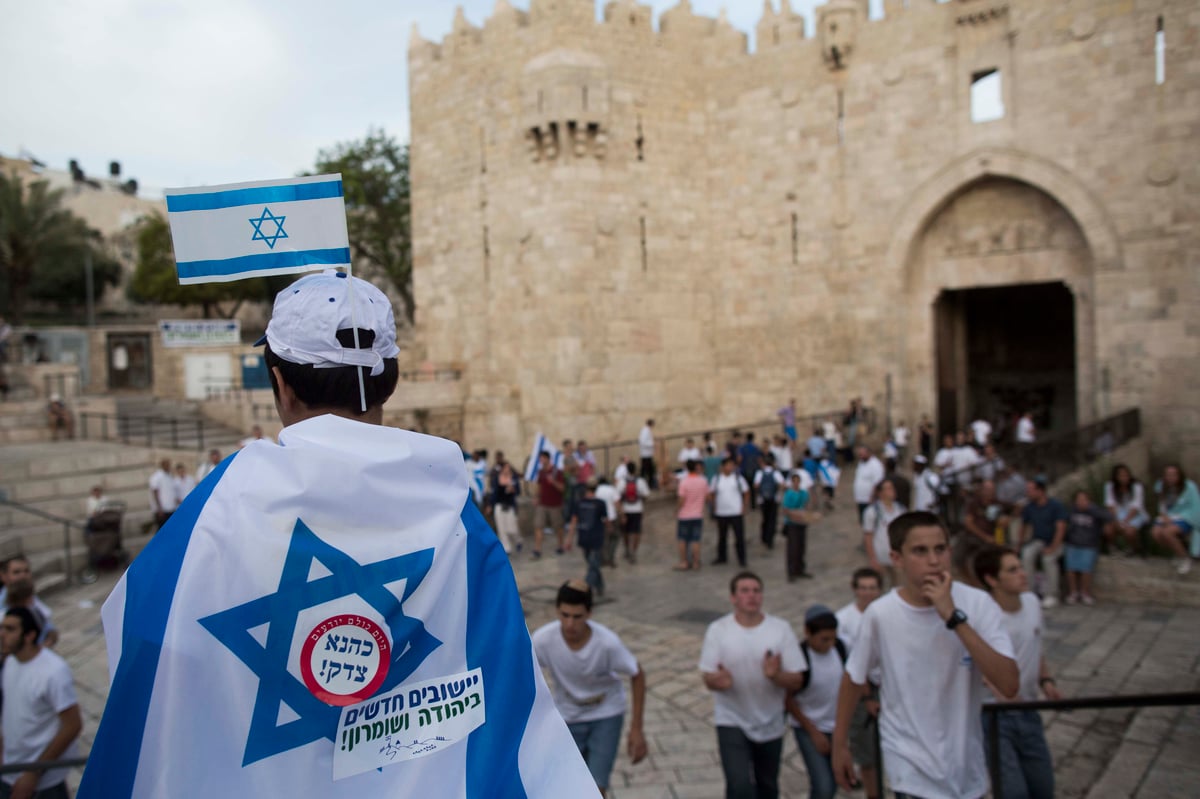 חגיגה שכזו: ריקוד דגלים ביום ירושלים • גלריה