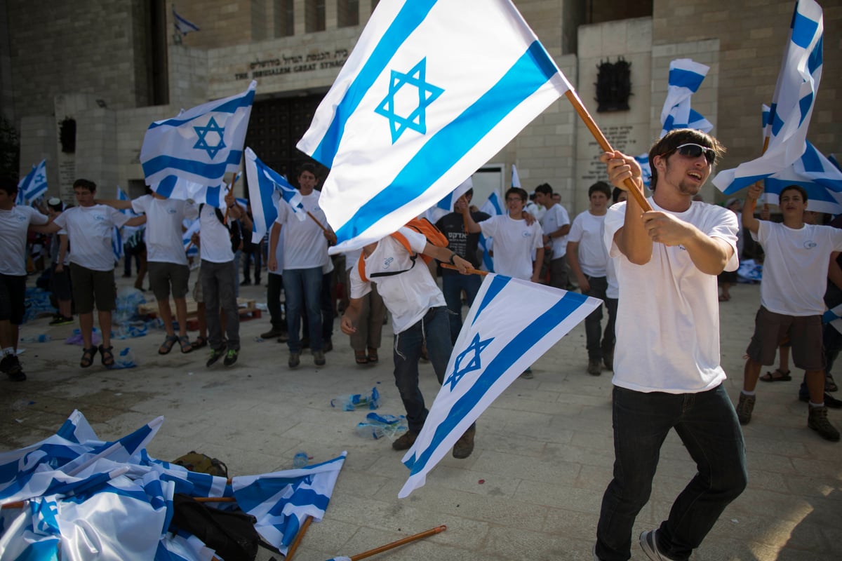 חגיגה שכזו: ריקוד דגלים ביום ירושלים • גלריה