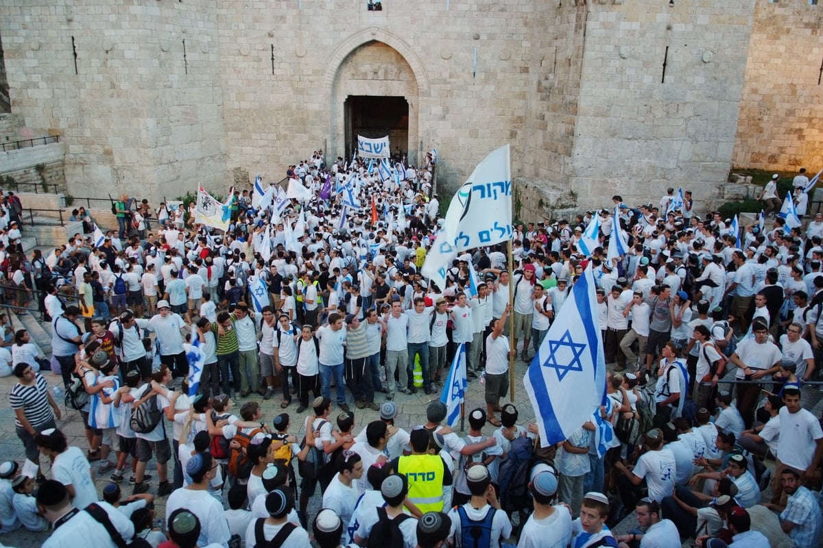 חגיגה שכזו: ריקוד דגלים ביום ירושלים • גלריה