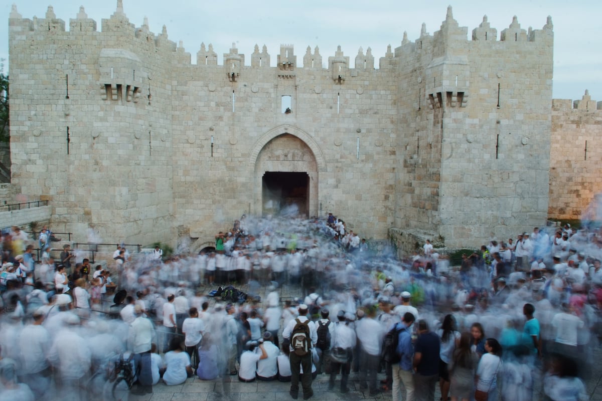 חגיגה שכזו: ריקוד דגלים ביום ירושלים • גלריה