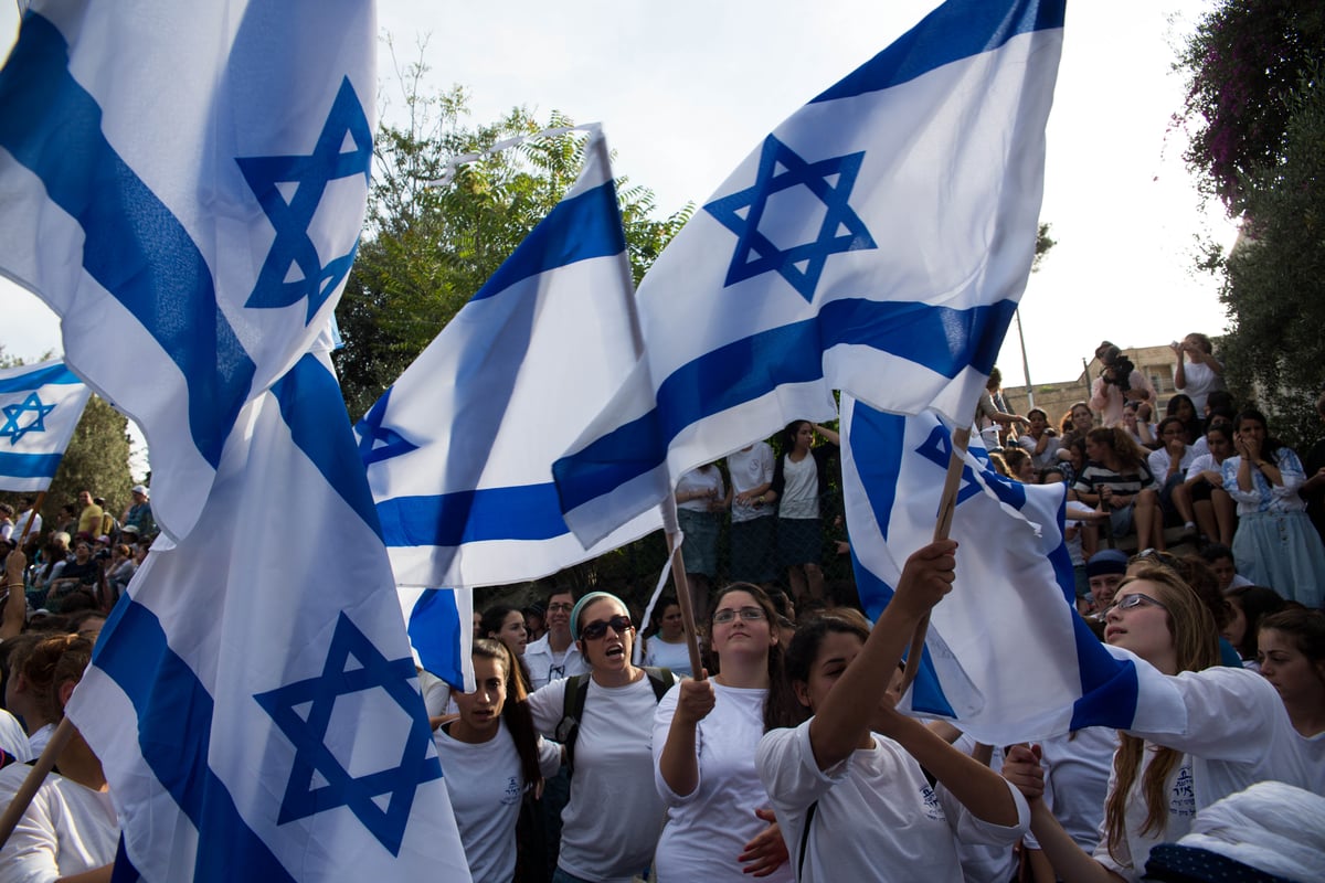 חגיגה שכזו: ריקוד דגלים ביום ירושלים • גלריה