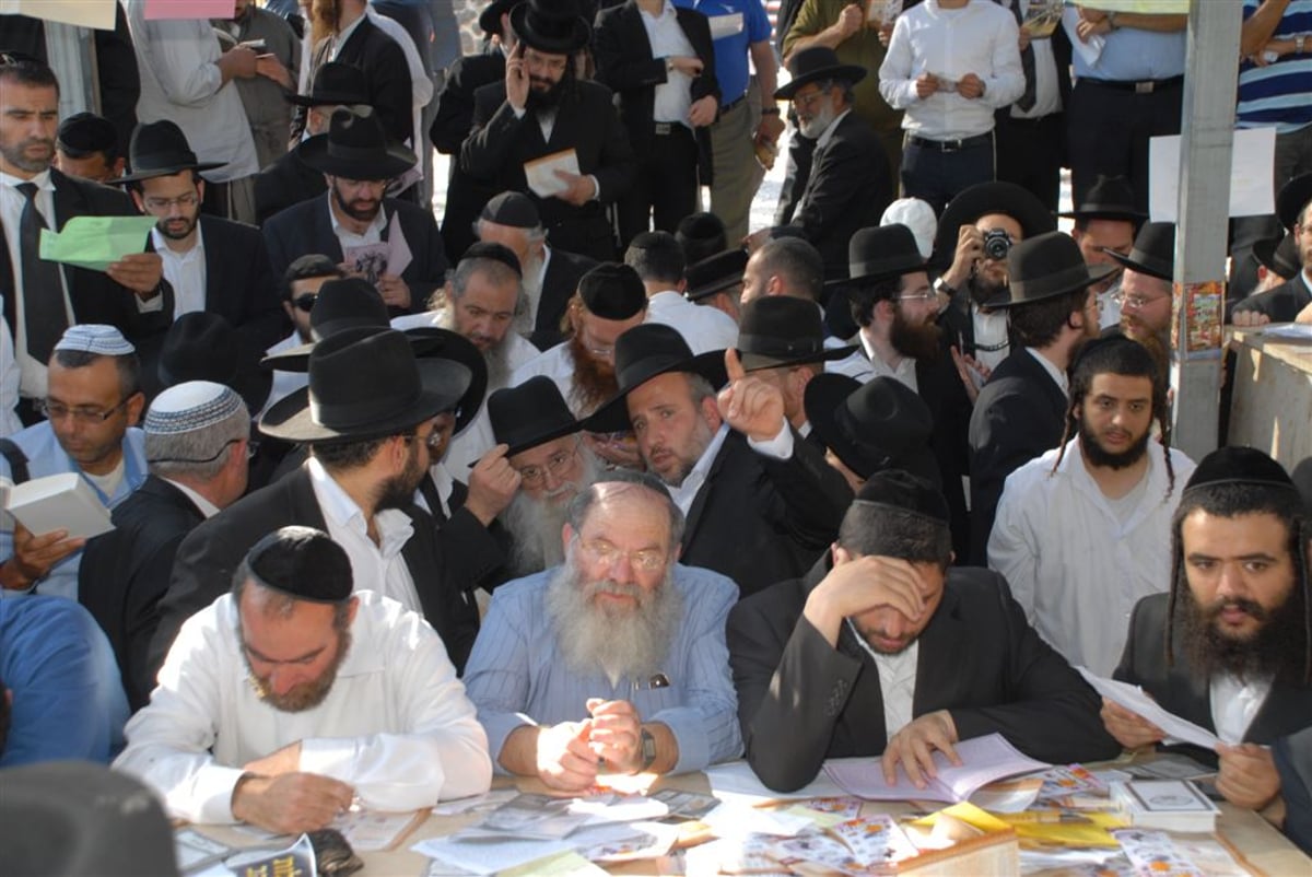 צפו: תפילת השל"ה על קברו בטבריה