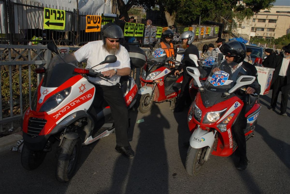 צפו: תפילת השל"ה על קברו בטבריה