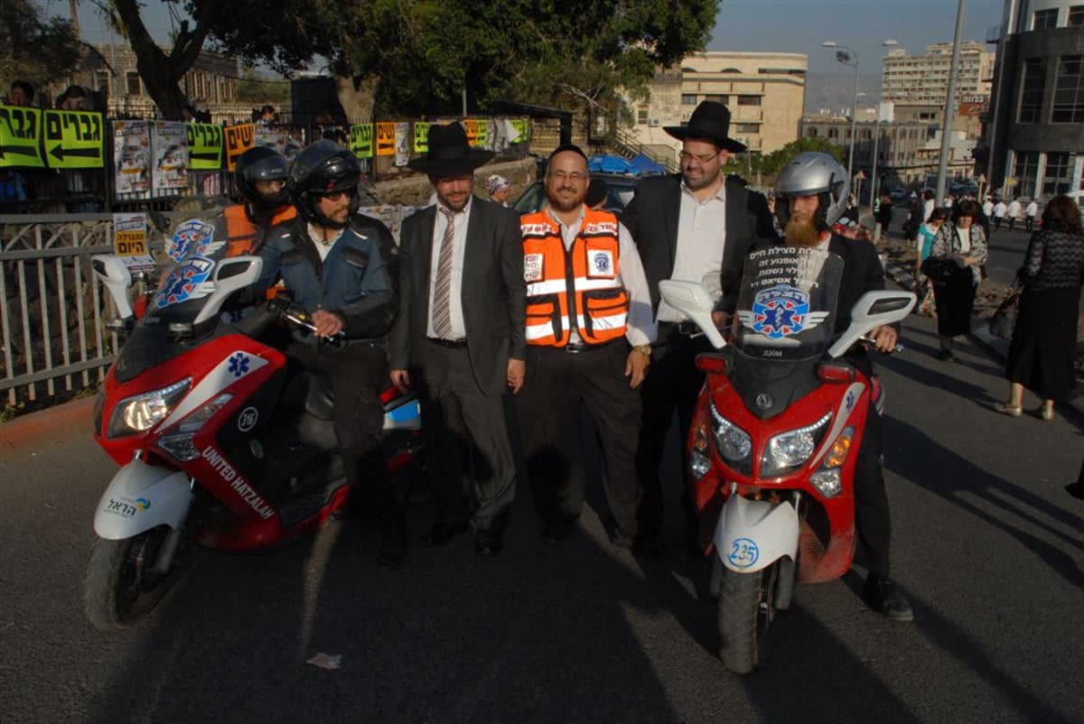 צפו: תפילת השל"ה על קברו בטבריה