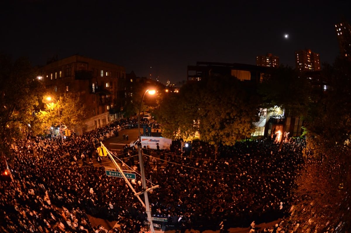 גלריה: אלפים בטיש נעילת החג בסאטמר