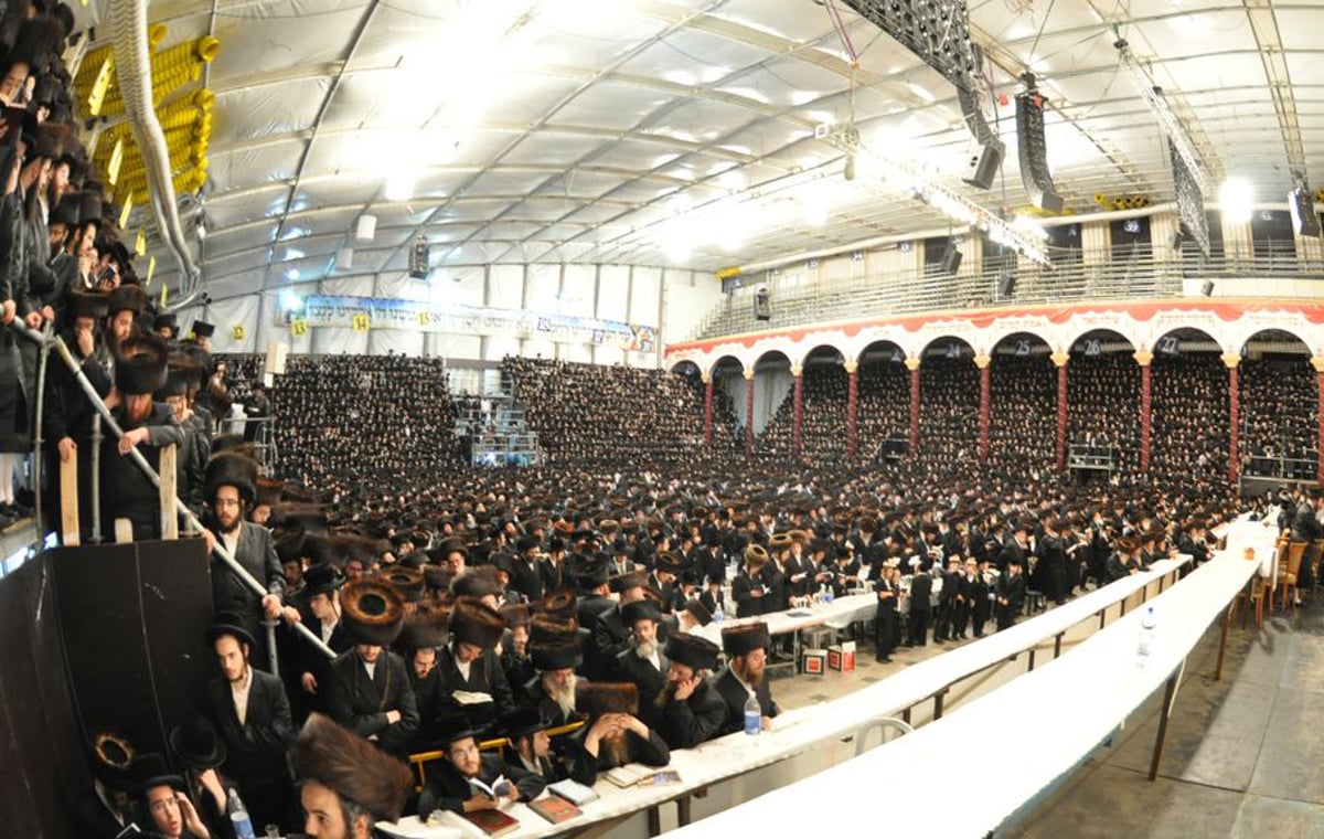 צפו בגלרית ענק: שמחת הפאראשפיל בבעלזא