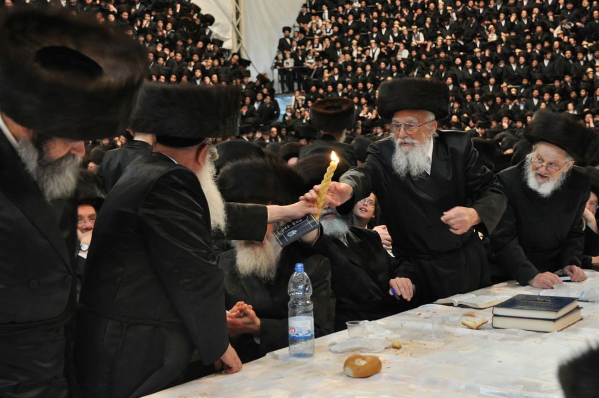 צפו בגלרית ענק: שמחת הפאראשפיל בבעלזא