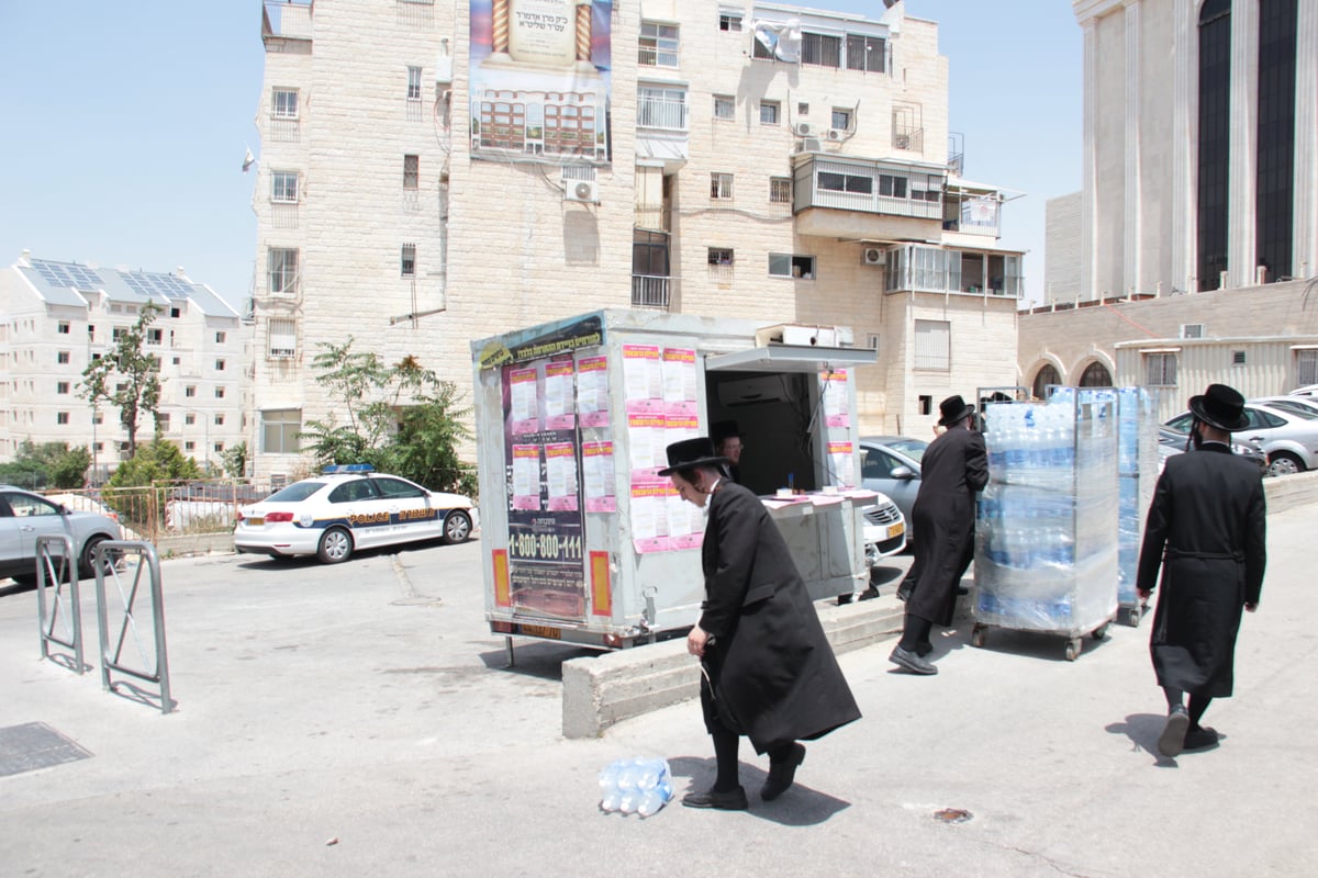 צפו בגלריה: כך נערכת בעלזא לקראת חתונת הענק