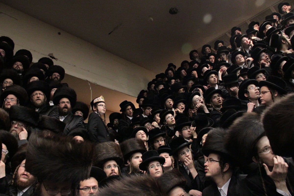 האדמו"ר מבעלזא ברך את האלפים; הקהל שאג "אמן"