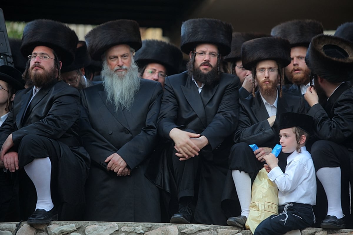 מרהיב: הוכנס ספר התורה של בעל ה"ישועות משה"