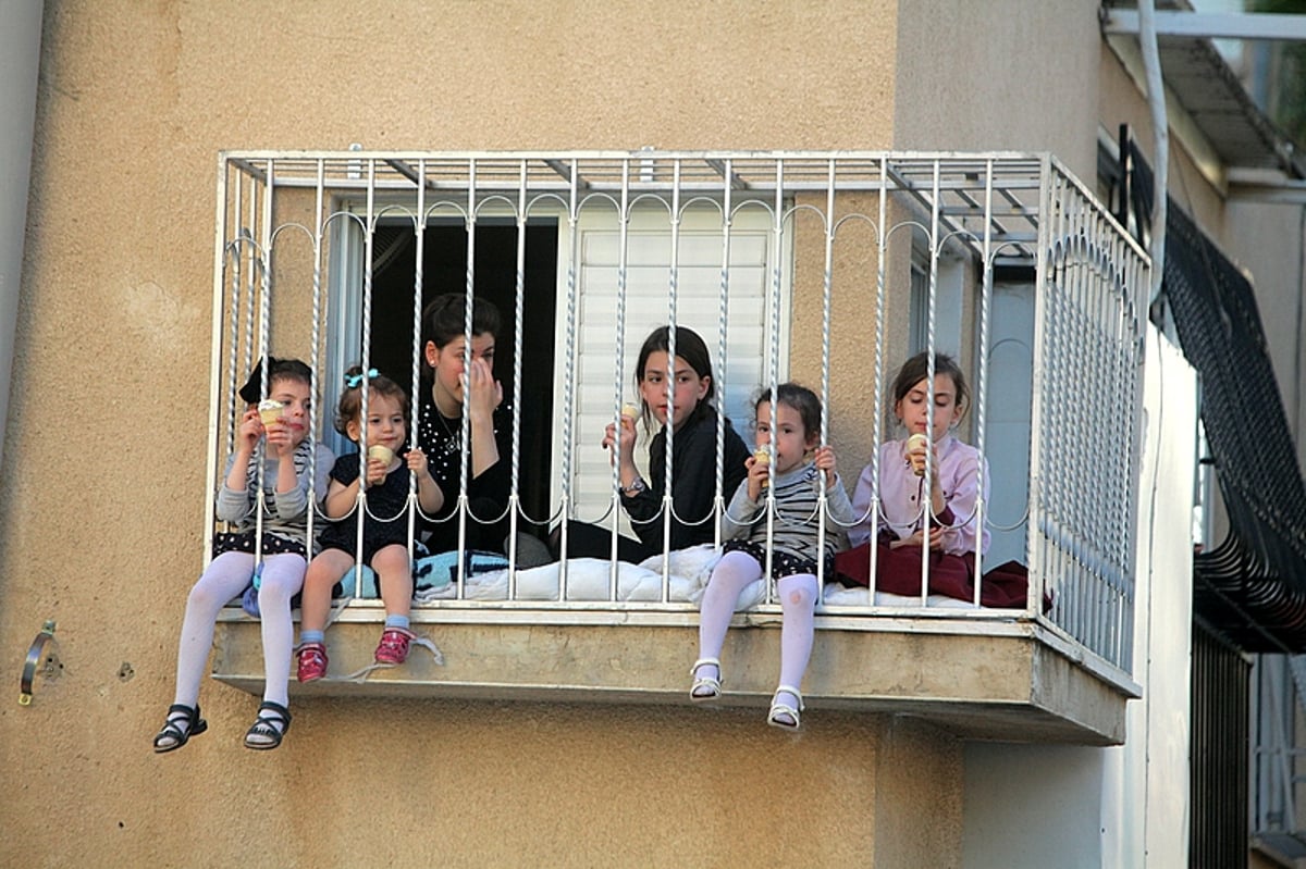 מרהיב: הוכנס ספר התורה של בעל ה"ישועות משה"