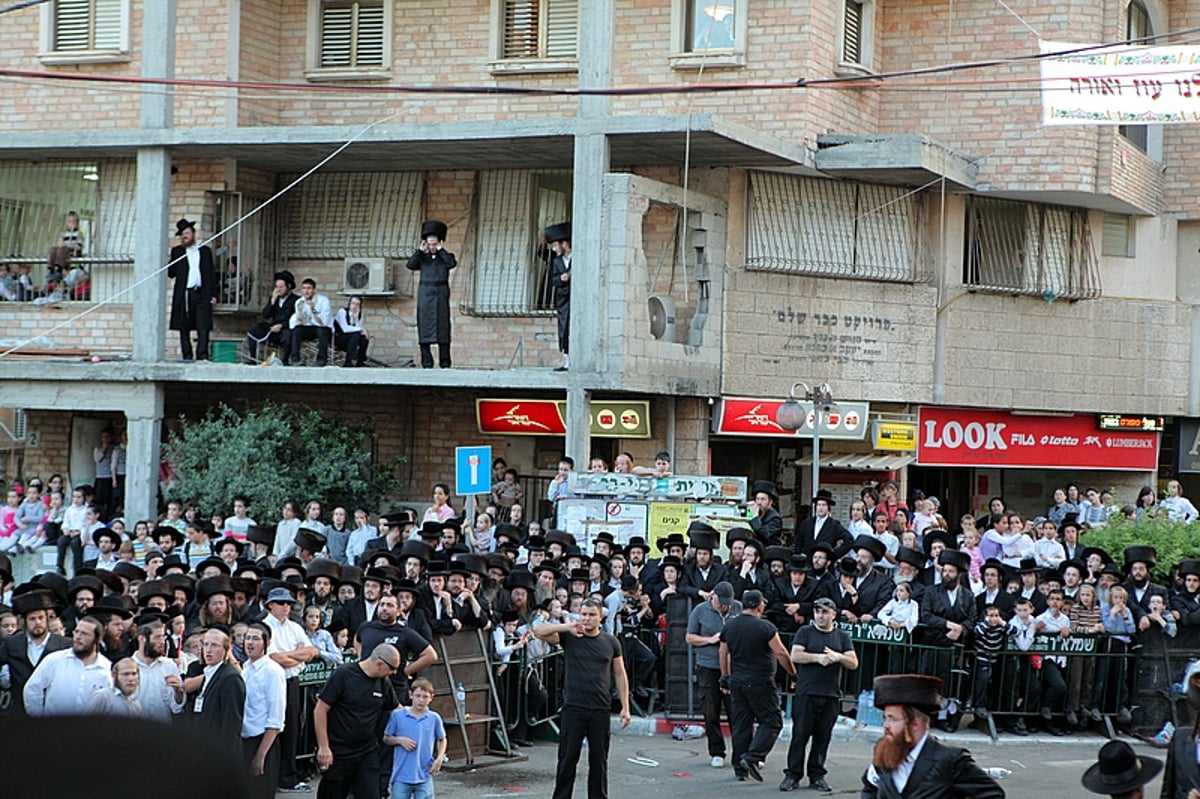 מרהיב: הוכנס ספר התורה של בעל ה"ישועות משה"