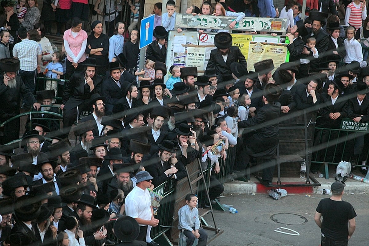 מרהיב: הוכנס ספר התורה של בעל ה"ישועות משה"