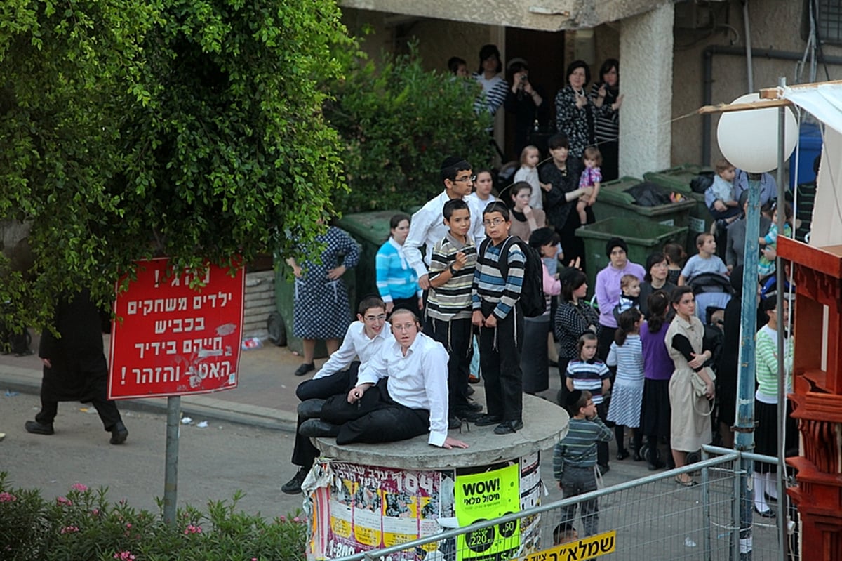 מרהיב: הוכנס ספר התורה של בעל ה"ישועות משה"