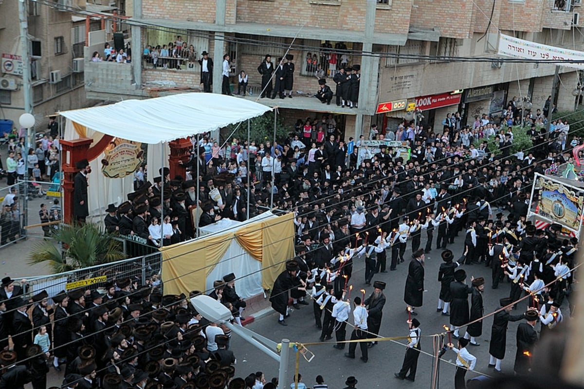 מרהיב: הוכנס ספר התורה של בעל ה"ישועות משה"