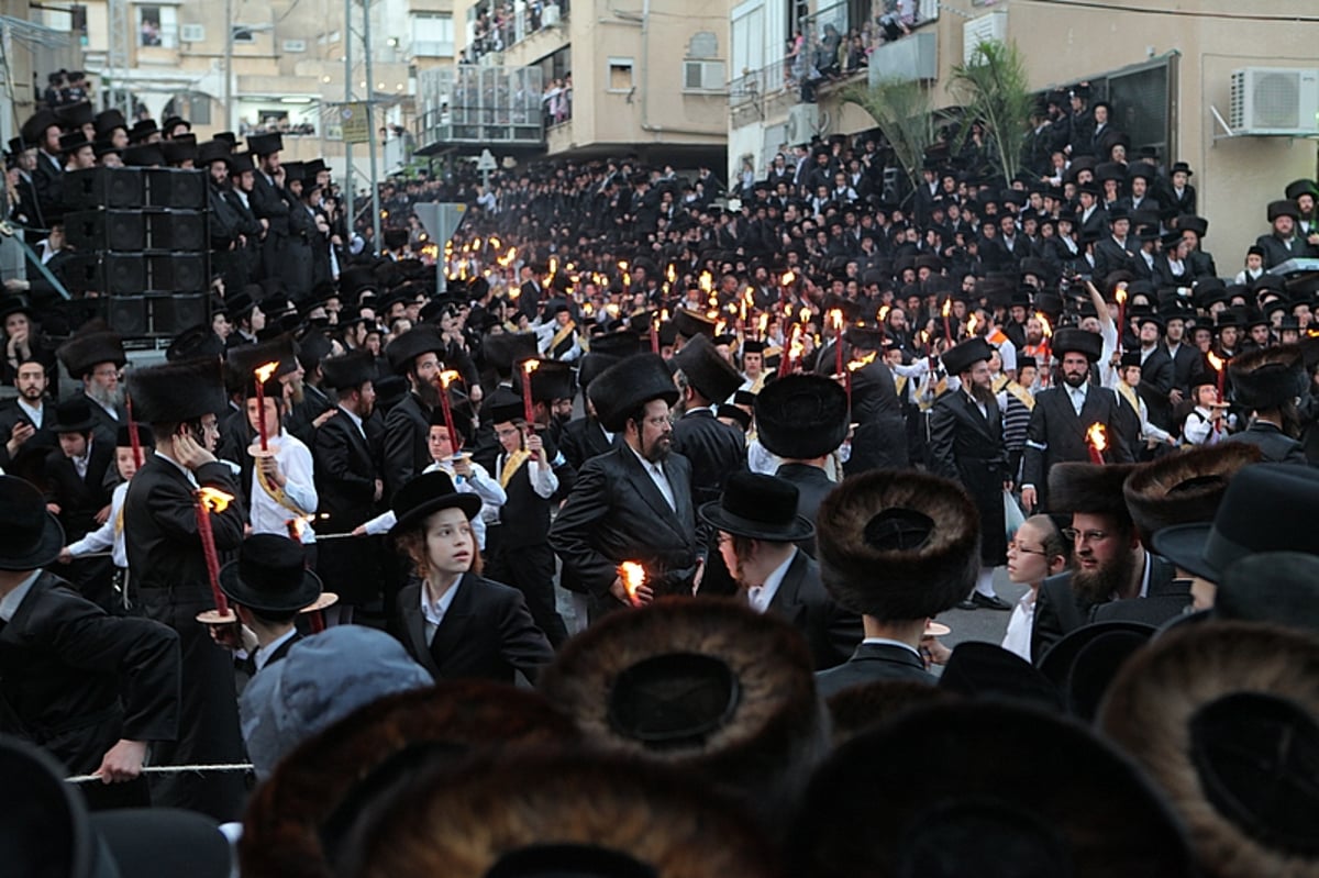 מרהיב: הוכנס ספר התורה של בעל ה"ישועות משה"