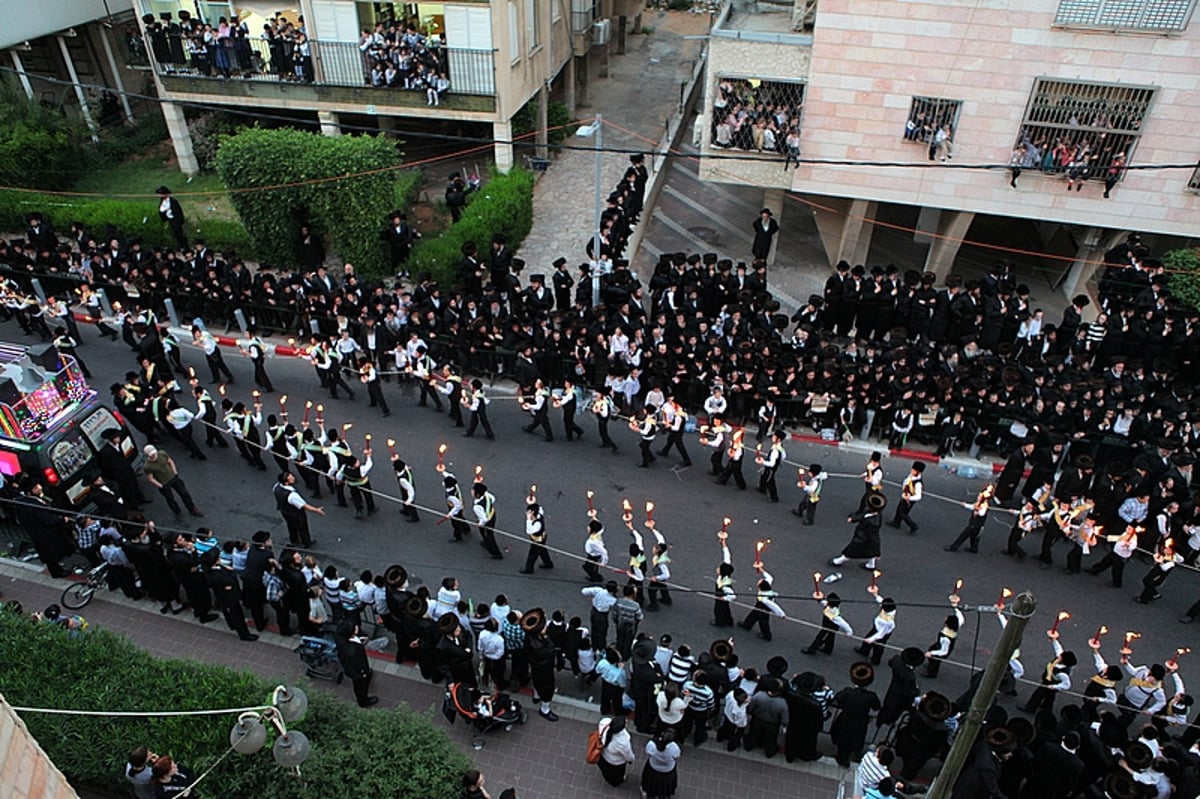 מרהיב: הוכנס ספר התורה של בעל ה"ישועות משה"