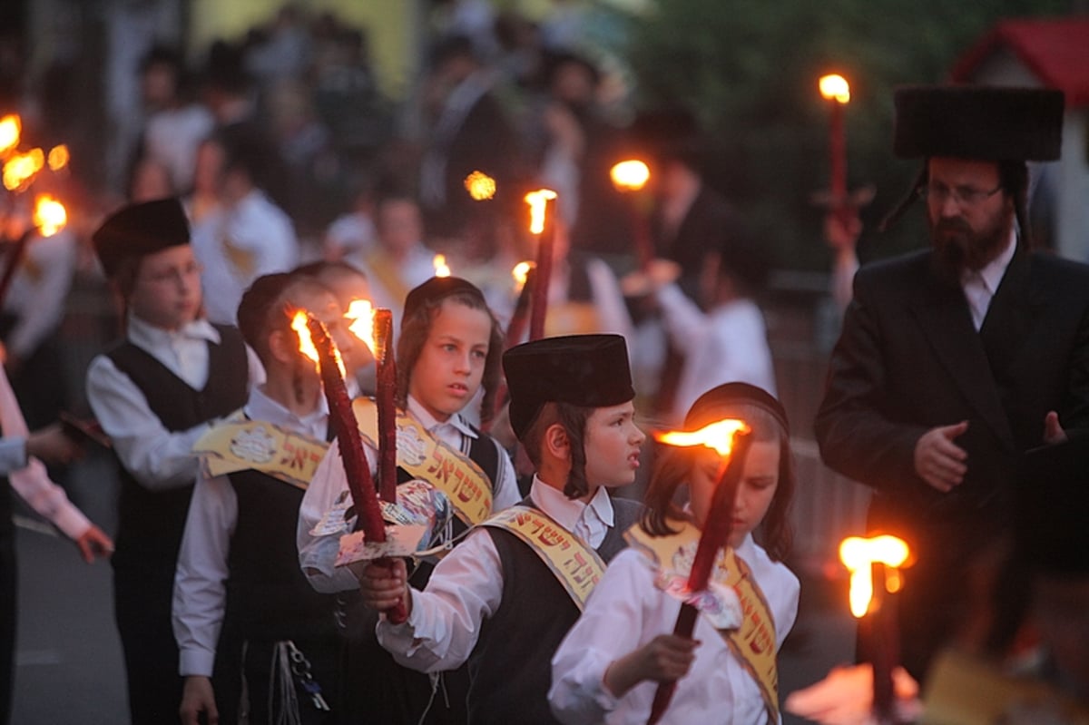 מרהיב: הוכנס ספר התורה של בעל ה"ישועות משה"