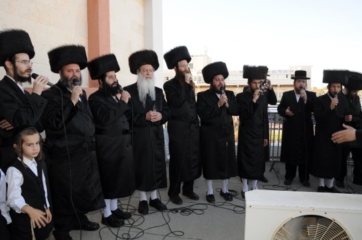 צפו בגלריה: חופת נכדת הרבי מצאנז