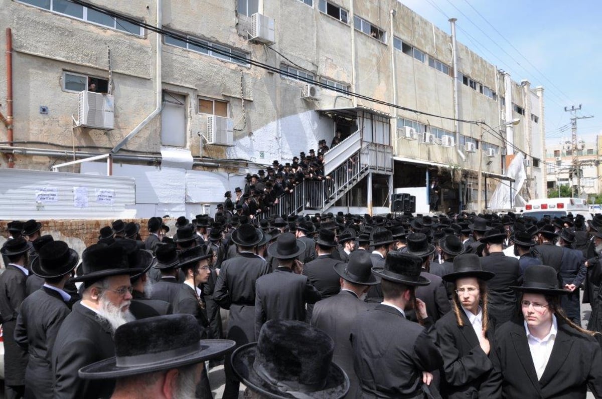 צפו: תלמיד הישיבה משה שרף ז"ל הובא למנוחות