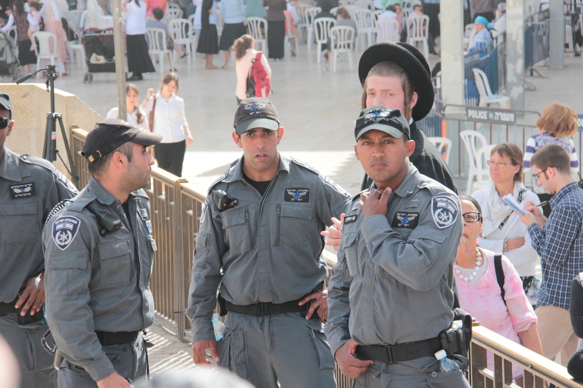 דרעי: קבוצה פרובוקטיבית מכתיבה התנהלות המשטרה; מוזס: מדינה הזויה