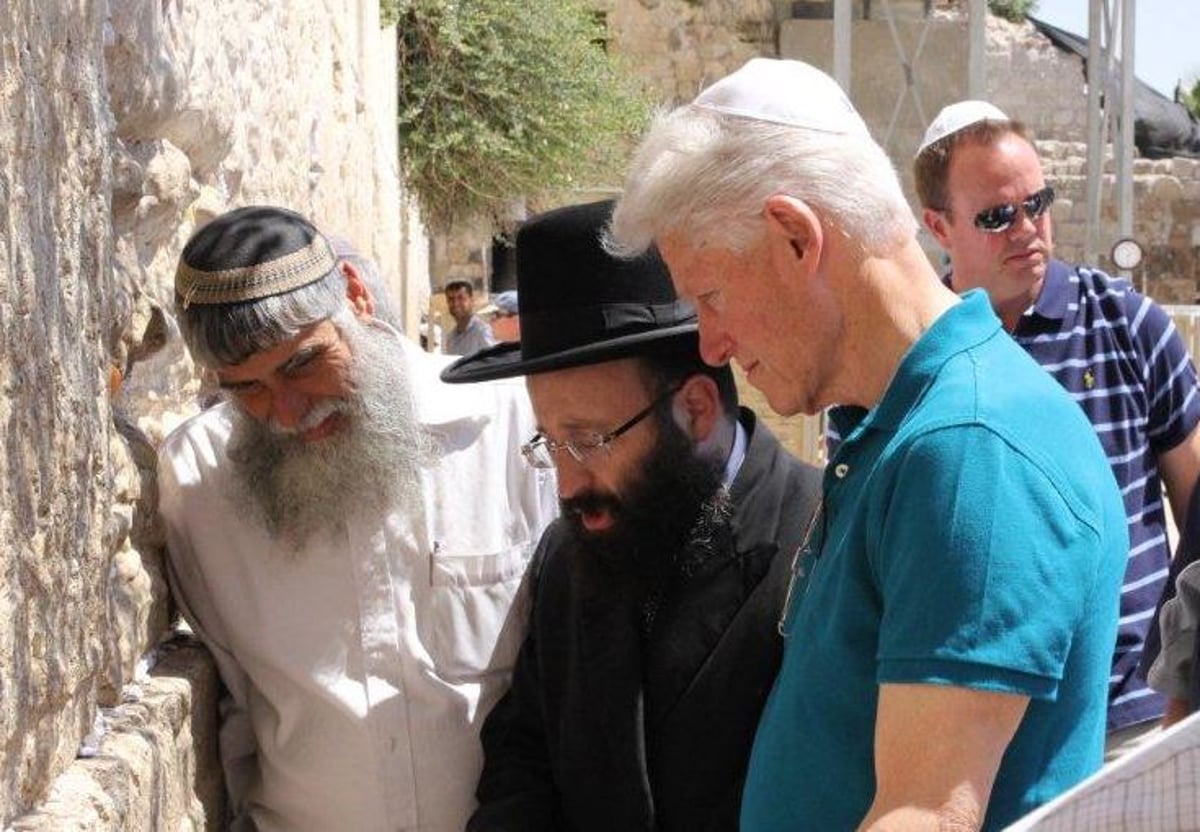 ביל קלינטון התפלל בכותל: "מאוד אוהב את המקום"