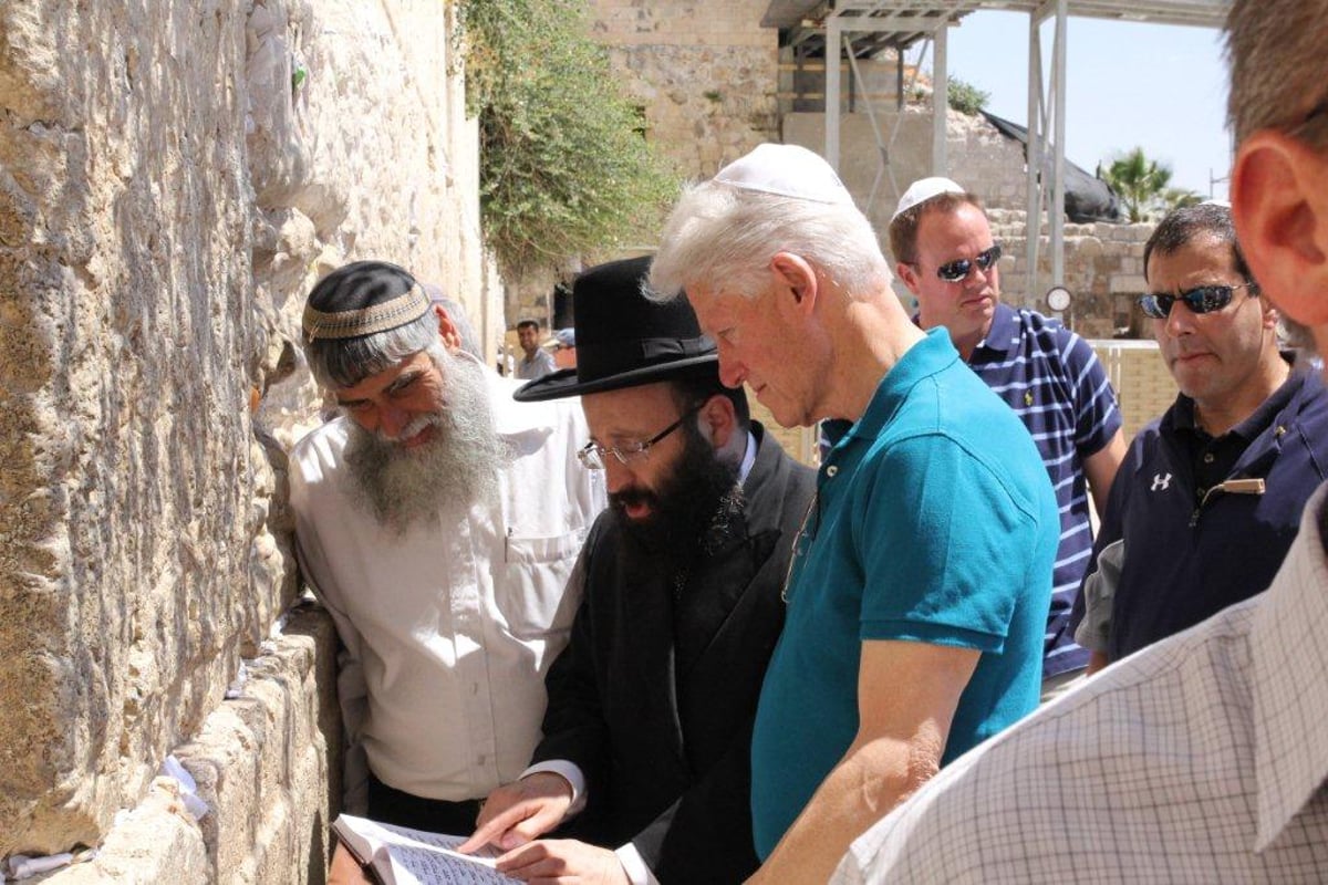 ביל קלינטון התפלל בכותל: "מאוד אוהב את המקום"