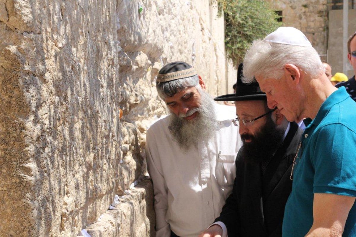 ביל קלינטון התפלל בכותל: "מאוד אוהב את המקום"