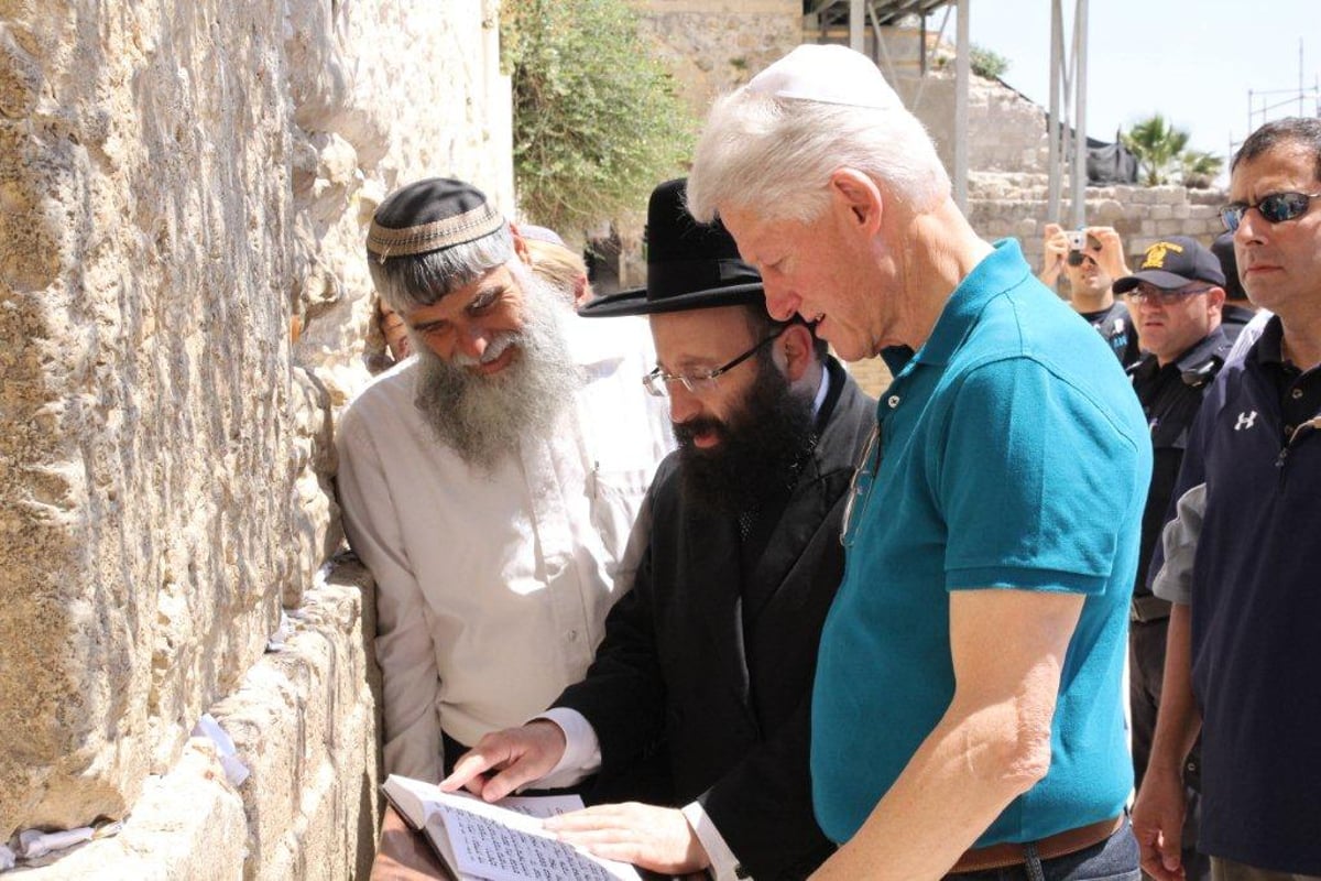 ביל קלינטון התפלל בכותל: "מאוד אוהב את המקום"