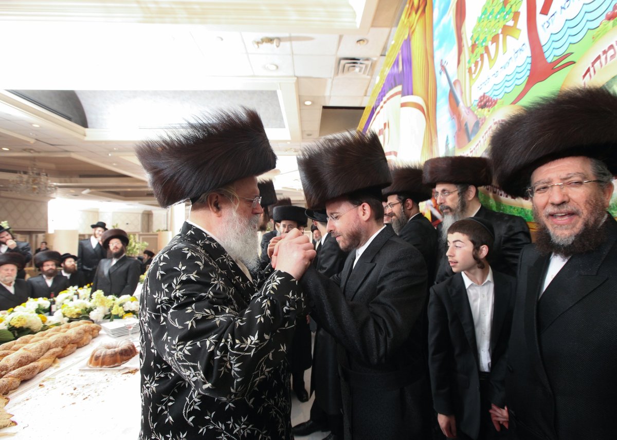 צפו: שבע ברכות לנכדת הרבי ממונקאטש