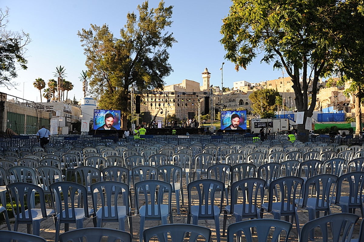 עמיר בניון במופע ענק ליד מערת המכפלה • גלריה